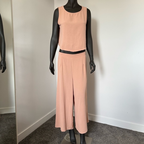 ⚪️ Blush Pink Two-Piece Set – Sleeveless Top & Wide-Leg Pants – Size L - Picture 2 of 10